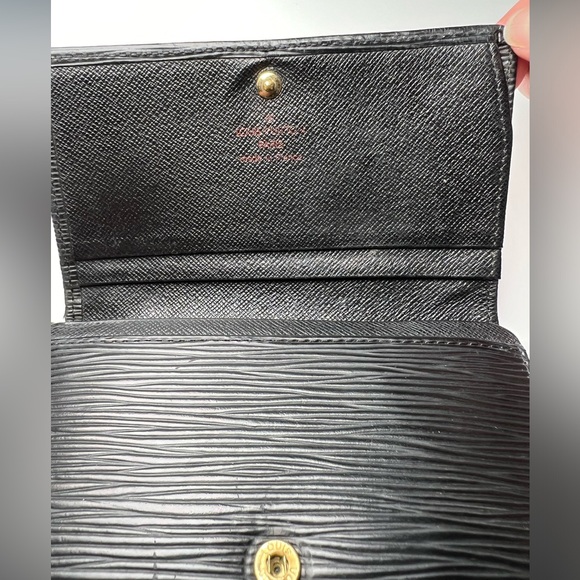 LOUIS VUITTON Bifold Wallet - Picture 3 of 11